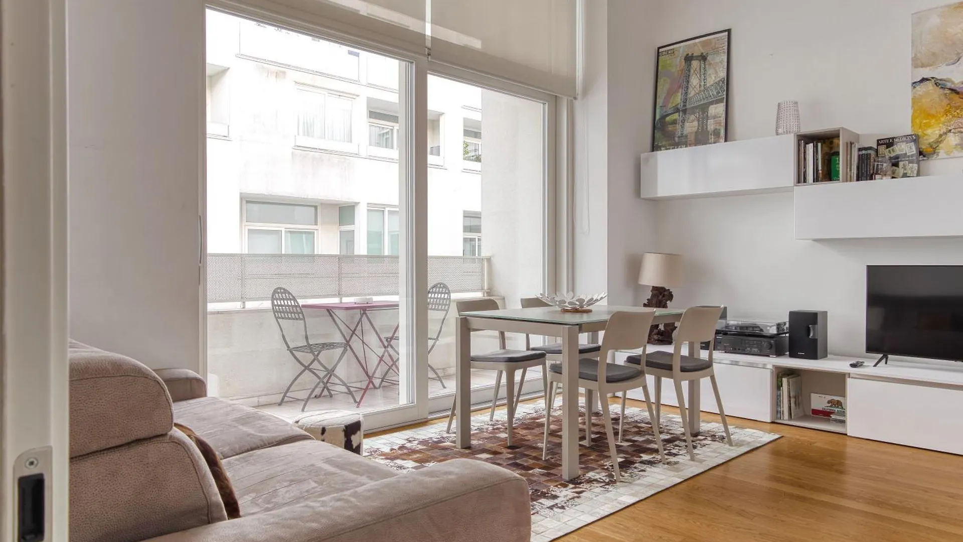 Modern Retreat In The Heart Of Milan Apartment 0*,